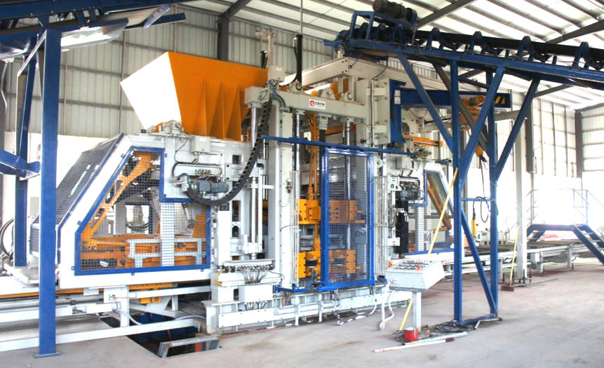 Quangong-Ziegelmaschinen machen sich in Südchina einen Namen – Pflastersteine ​​und rautenförmige Ziegel werden von einer Maschine verarbeitet